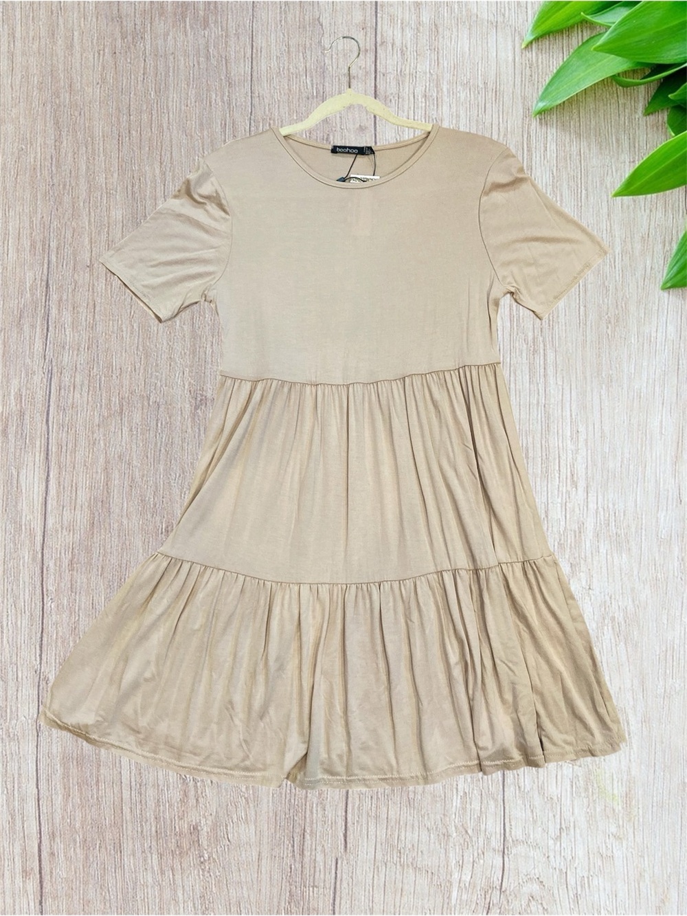 boohoo Stone Short Sleeve Drop Hem Tiered Smock Dress Woven Size 14 - Picture 2 of 5